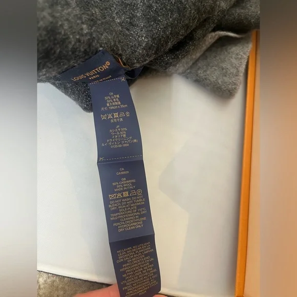 Louis Vuitton Echarpe Monogram Gradient M75900 Cashmere/Wool Grey Scarf NWOT - Picture 12 of 13